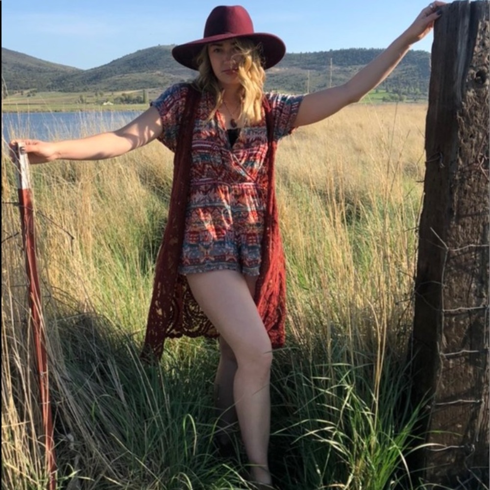 ♻️ SOLD ♻️ Patterned Romper - Picture 2 of 3